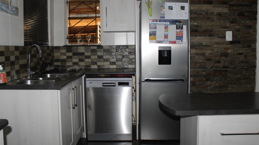 3 Bedroom Property for Sale in Avondale Western Cape